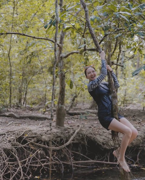 Mengajak Keluarga Liburan di Dalam Hutan Tropis