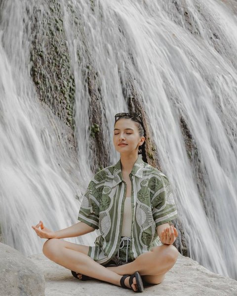 Bersemedi di Air Terjun