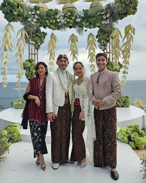 8 Potret Outfit Couple ke Kondangan Kece ala Artis, Mulai dari El Rumi-Syifa Hadju Sampai Al Ghazali-Alyssa Daguise