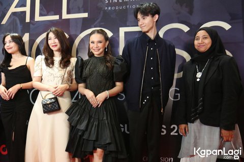 Rossa berhasil mengajak Yoyo untuk bermain di acara ALL ACCESS TO ROSSA 25 SHINING YEARS dan Blak-blakan Mengaku Soal Percereiannya