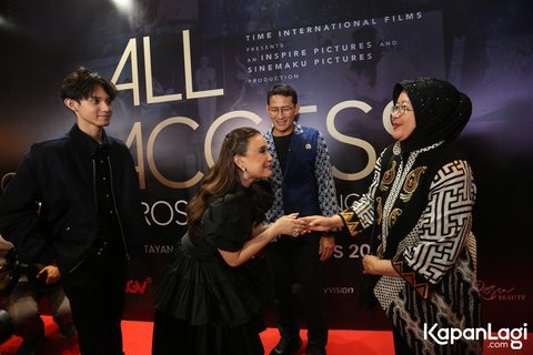 Rossa berhasil mengajak Yoyo untuk bermain di acara ALL ACCESS TO ROSSA 25 SHINING YEARS dan Blak-blakan Mengaku Soal Percereiannya