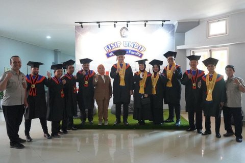 Potret Kompak Chacha Frederica dan Suami Saat Wisuda S2, Kini Bersiap untuk S3