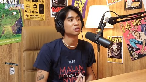 Potret Devano Danendra Putra Iis Dahlia Pamerkan Tatonya hingga Disebut Jelek oleh Sang Ibu