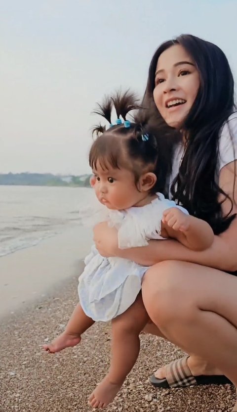 Liburan ini sangat menyenangkan bagi Cundamani dan Bella. 