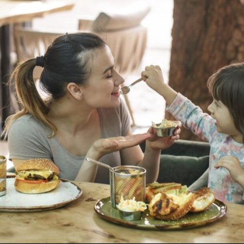 Kebiasaan Makan Anak Sangat Dipengaruhi Orangtua, Pentingnya Beri Teladan yang Baik