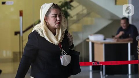 FOTO: Ekspresi Hevearita dan Suami Penuhi Pemeriksaan KPK Terkait Dugaan Korupsi Pemkot Semarang