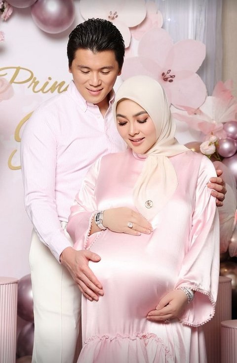 Baby Princess R yang Baru Lahir ke Dunia, Potret Anak Pertama Syahrini Akhirnya Ditunjukkan ke Publik