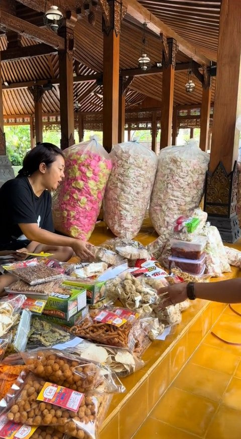 Potret Soimah Ngakak Banget Dapat Kiriman Kerupuk Satu Mobil Box dari Happy Asmara