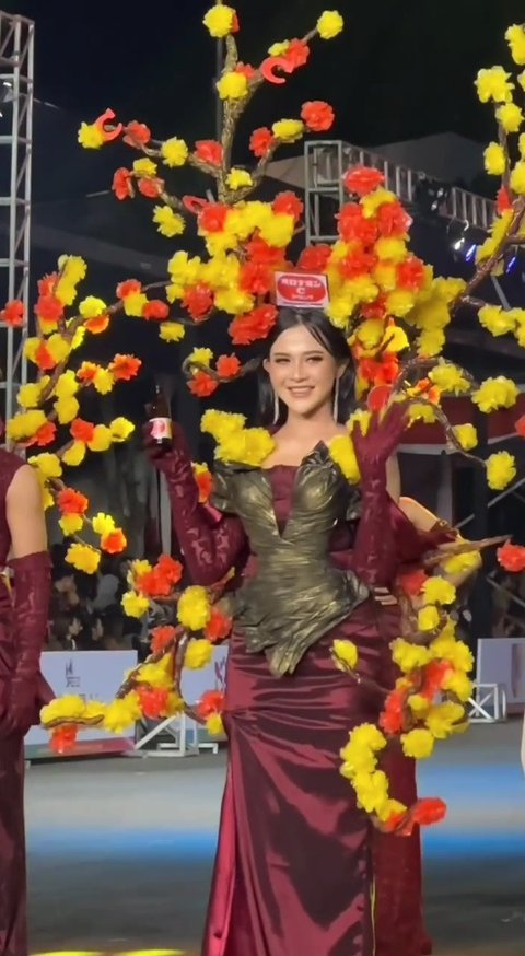 Potret Bella Bonita saat Melenggang di Runway Jember Fashion Carnaval 2024, Pesona Cantiknya Mencuri Perhatian