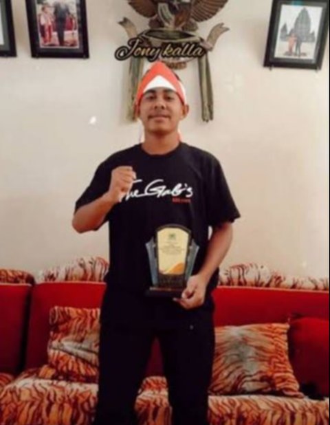 Fakta Joni Ande Kala, Bocah yang Viral karena Panjat Tiang Bendera saat Upacara Peringatan HUT  RI ke-73 di Lapangan Mota Ain