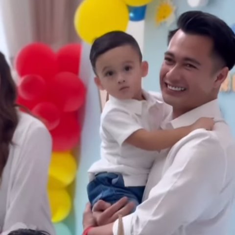 Potret Ganteng Akshay Anak Bungsu Eza Gionino di Momen Ultah ke-2, Netizen 'Keluarga Good Looking'