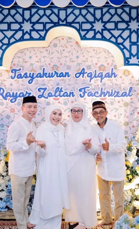 Foto-foto Acara Aqiqah Anak Kedua Syifa Adik Ayu Ting Ting, Semua Kompak dalam Balutan Busana Putih