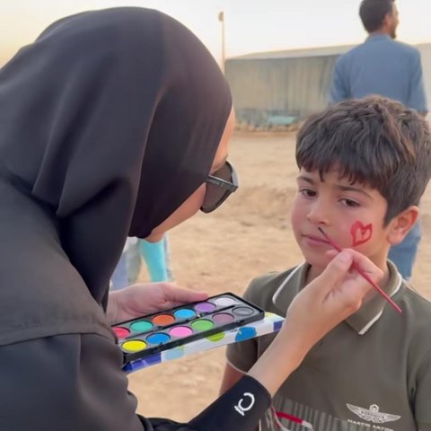 Momen Zaskia Mecca di Yordania, Temui Anak-Anak Gaza di Pengungsian Ajak Main Bersama