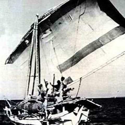 Perahu layar kayu Makassar saat di perairan Australia