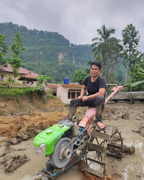 Hidup Bergelimang Harta, Ini Potret Ayah Lesti Kejora yang Tetap Rendah Hati Saat Pulang ke Kampung Halaman