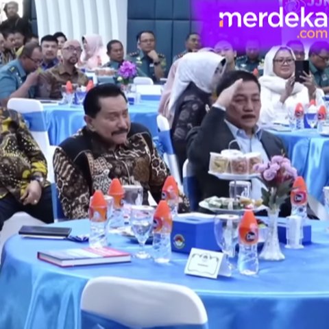 Sosok Profesor Pensiunan Jenderal TNI AL Sigap Beri Hormat Namanya Disebut Menko Luhut