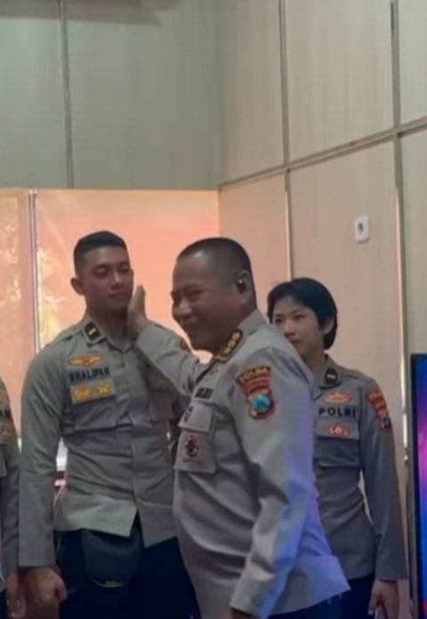 Ditugaskan di Polda Jatim, Potret Ipda Khalifah Nasif Bareng Perwira Brimob Suami Polwan Cantik