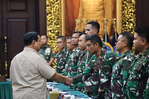 Didampingi Jenderal Agus Subiyanto, 40 Nakes TNI Datangi Kantor Prabowo, Ada Apa?