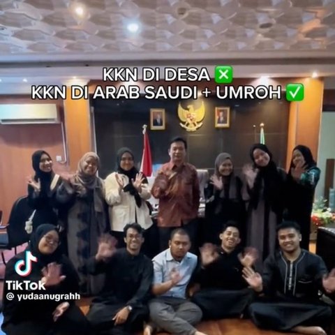 Viral mahasiswa Universitas Muhammadiyah Yogyakarta KKN di Arab Saudi, intip berbagai kegiatannya.