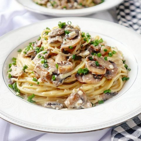 Spaghetti Jamur Aglio e Olio