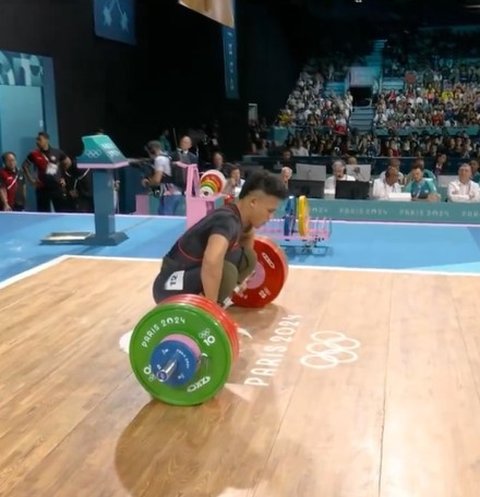 Rizki Juniansyah Berhasil Raih Medali Emas Cabor Angkat Besi dan Catat Rekor Baru di Olimpiade