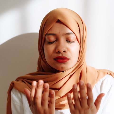 Doa Ketika Mendapat Kabar Baik dan Cara Menyikapinya agar Tidak Terjerumus pada Kesombongan