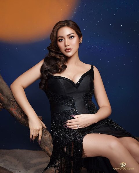 Potret Maternity Shoot Jessica Iskandar, Tubuhnya yang Berisi Namun Tetap Indah Ramai Dipuji