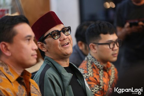 Banyak Lempar Senyum, 8 Momen Kocak di Konferensi Pers Andre Taulany yang Bikin Ngakak