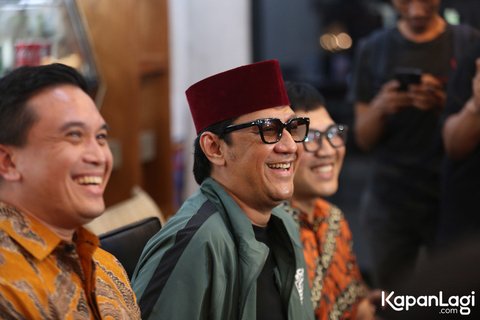 Banyak Lempar Senyum, 8 Momen Kocak di Konferensi Pers Andre Taulany yang Bikin Ngakak