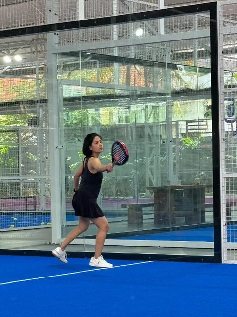 Potret Lulu Tobing yang Kini Getol Latihan Padel, Cantik Paripurna Buat Terpana