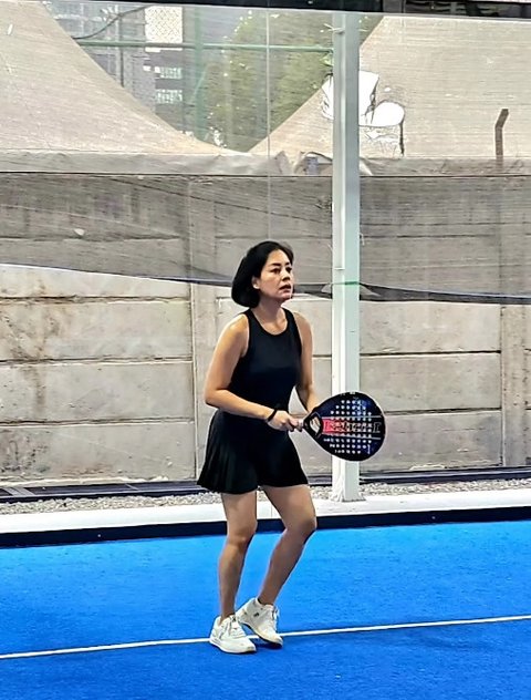 Potret Lulu Tobing yang Kini Getol Latihan Padel, Cantik Paripurna Buat Terpana