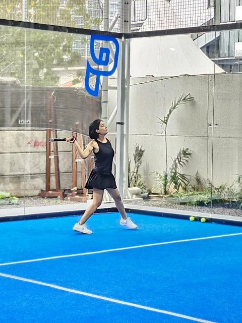 Potret Lulu Tobing yang Kini Getol Latihan Padel, Cantik Paripurna Buat Terpana