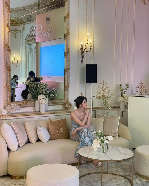 Han So Hee Curi Perhatian di Event OMEGA Paris, 8 Potret Gaun 'Tembus Pandang' yang Memikat