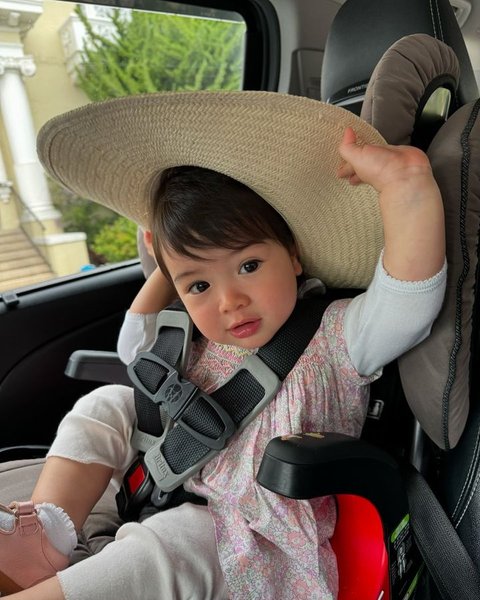 Brielle Anak Julie Estelle Kini Genap 1 Tahun, Potretnya Makin Nggemesin dan Sudah Bisa Jalan!