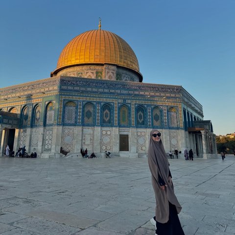 Cerita Menegangkan Perjalanan Zaskia Adya Mecca ke Masjid Al Aqsa, Sempat Kaget Lihat Langsung Ada Rudal Meledak