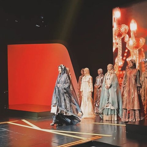 8 Potret Angelina Sondakh Tampil Memukau di Fashion Show, Aura Puteri Indonesia Kembali Terpancar dengan Koleksi Lina Sukijo