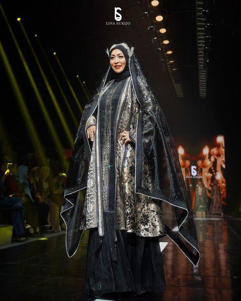 8 Potret Angelina Sondakh Tampil Memukau di Fashion Show, Aura Puteri Indonesia Kembali Terpancar dengan Koleksi Lina Sukijo