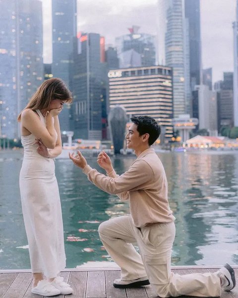 6 Potret Romantis Cassandra Lee Dilamar Sang Kekasih di Singapura, Diberi Cincin Berlian Besar nan Indah