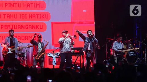 FOTO: Rizky Febian Bikin Penonton Hanyut dalam Suasana Malam The Sounds Project 2024