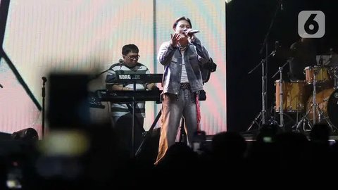 FOTO: Rizky Febian Bikin Penonton Hanyut dalam Suasana Malam The Sounds Project 2024