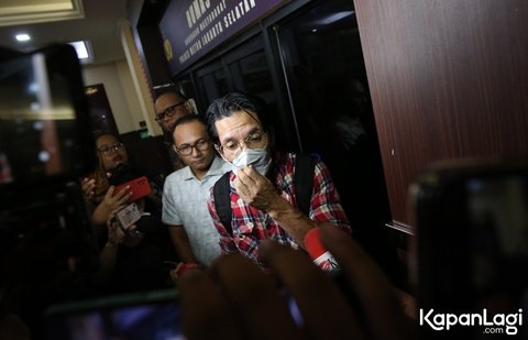 Edward Akbar Menegaskan Bahwa Gaya Hidupnya Tetap Sederhana dan Tidak Membuat Kimberly Ryder Merasa Kesulitan