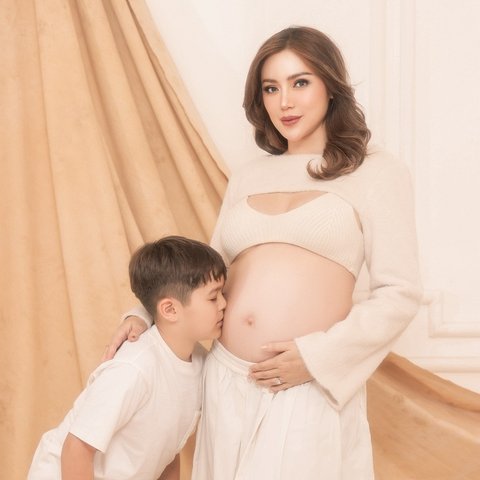 Maternity Shoot Jessica Iskandar di Kehamilan Ketiga, Cantik dan Anggun pamerkan Baby Bump