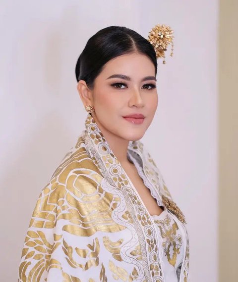 Cantiknya Kahiyang Ayu Pakai Dress & Aksesori Serba Emas, Aura Elegan dan Mewah Begitu Kuat