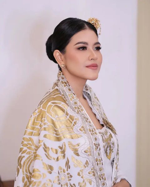 Cantiknya Kahiyang Ayu Pakai Dress & Aksesori Serba Emas, Aura Elegan dan Mewah Begitu Kuat