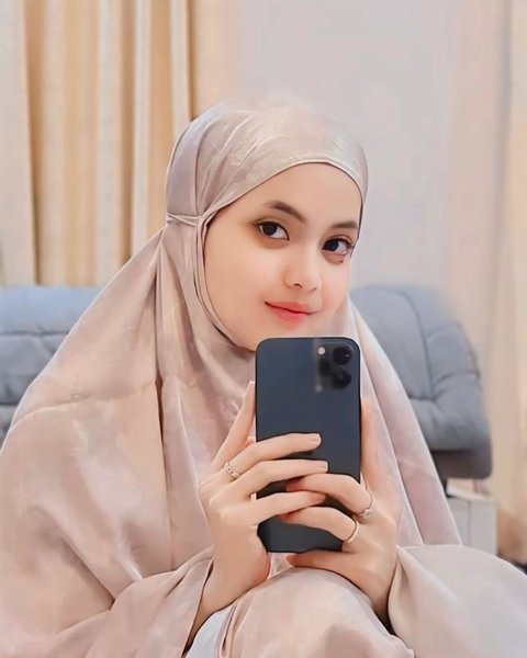 Jadi Menantu 'Crazy Rich' Kalimantan, Ini Deretan Potret Putri Isnari Berhijab: Makin Cantik dan Didoakan Istiqamah