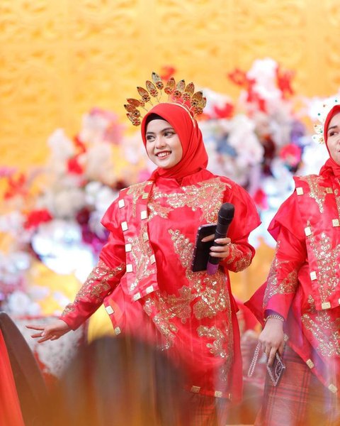 Potret Cantik Putri Isnari Tampil Mengenakan Busana Hijab, Kini jadi Menantu 'Crazy Rich' Kalimantan