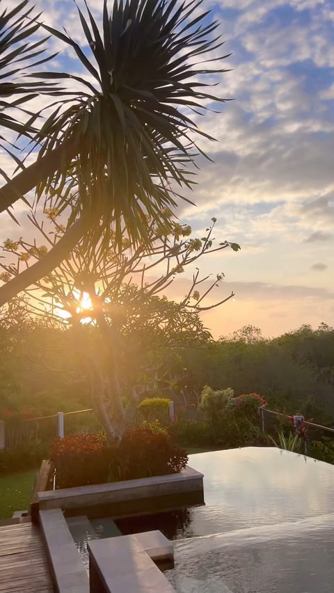 10 Foto Rumah Kuno Mewah Diah Permatasari di Bali, Lengkap dengan Kolam Infinity dan Pemandangan Sunset yang Memukau