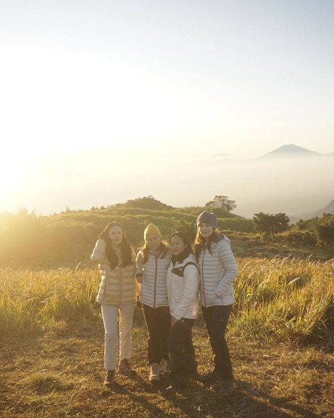 Keempatnya Abadikan Foto Keindahan Matahari Terbit