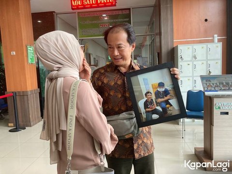 Momen Mengharukan di Ruang Sidang, Ibunda Tamara Tyasmara Meneteskan Air Mata Sambil Peluk Foto Dante