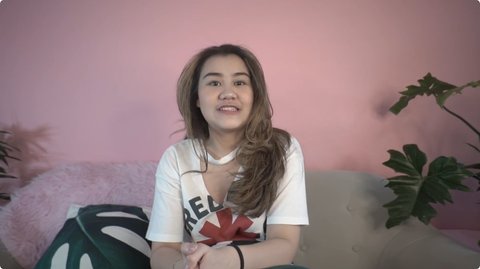 Aaliyah yang kala itu baru terjun ke dunia YouTube menjawab sederet pertanyaan dari netizen dalam sebuah sesi Q&A.